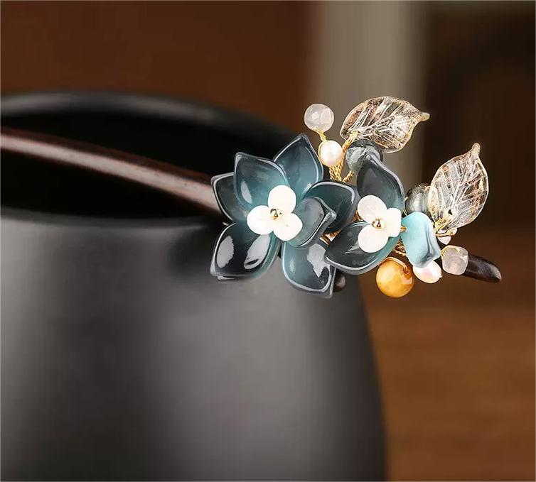 Ancient Style Glass Petals Elegant Ebony Hairpin